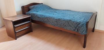 1 pers. ledikant met verstelb. lattenbodem en nachtkastje beschikbaar voor biedingen