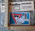 Vintage sticker Vama strip verkeersbord blote borsten, Ophalen of Verzenden, Zo goed als nieuw