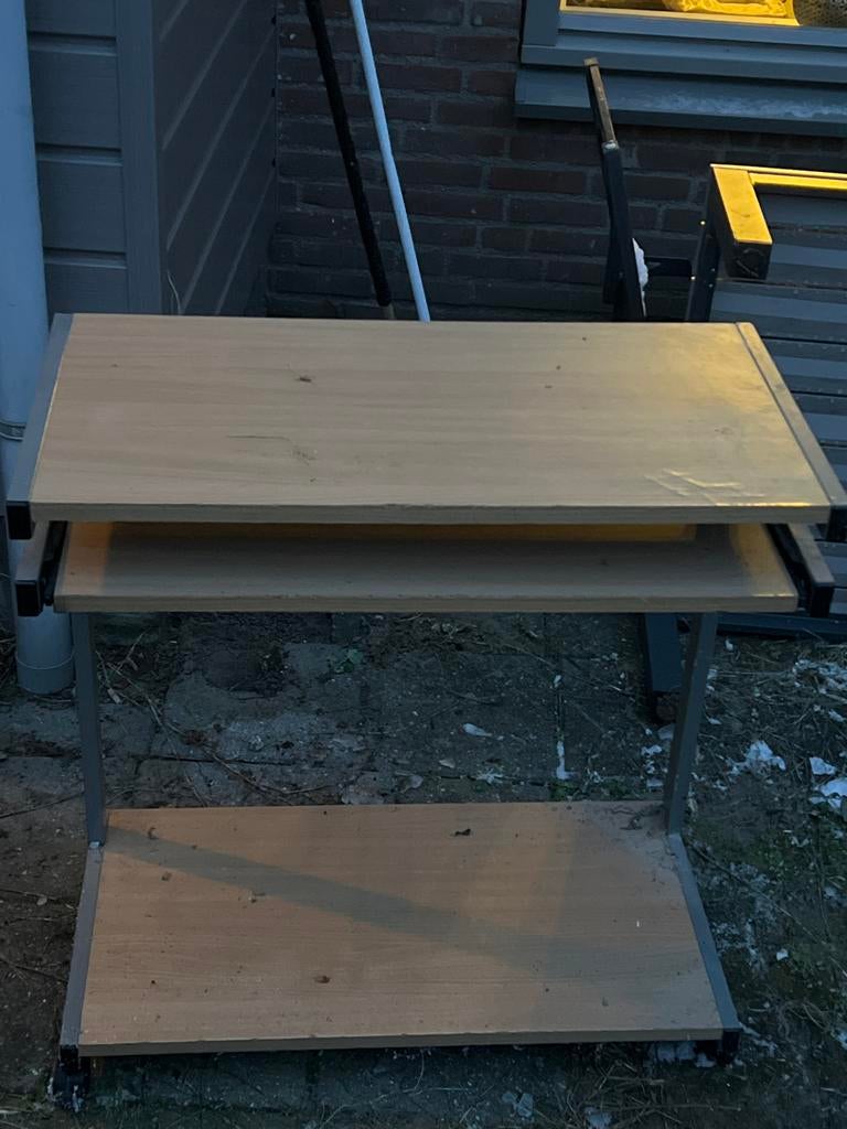 Computer tafel, Huis en Inrichting, Kasten | Computermeubels, Gebruikt, 70 tot 120 cm, 40 tot 80 cm, Metaal, Ophalen of Verzenden