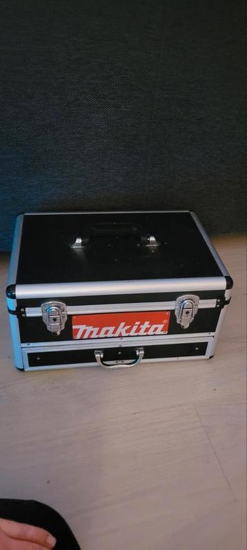 makita koffer met boormachine beschikbaar voor biedingen