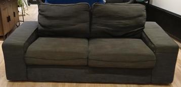 Donkergrijze ikea bank