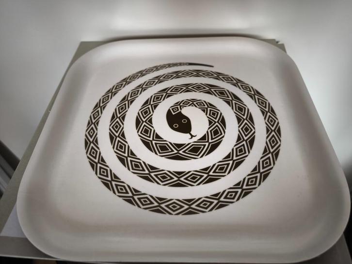 Classic Dienblad Snake Small Alexander Girard Vitra NIEUW, Antiek en Kunst, Kunst | Designobjecten, Ophalen of Verzenden