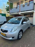 Toyota Yaris 1.3 16V Vvt-i 5DR 2006 Grijs, Auto's, Te koop, Zilver of Grijs, Geïmporteerd, 5 stoelen