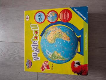 Puzzelbol wereldbol beschikbaar voor biedingen