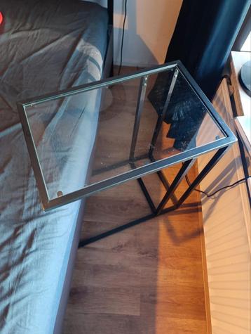 Stijlvolle Bijzettafel / Laptoptafel metal glas nachtkastje  beschikbaar voor biedingen