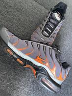 Nike TN Air Max Plus Grijs/Oranje 2022, Kleding | Heren, Ophalen, Nike, Sneakers of Gympen, Zo goed als nieuw