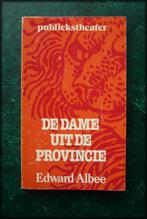 DE DAME UIT DE PROVINCIE - Edward Albee - Publiekstheater, Verzenden, Zo goed als nieuw, Toneel