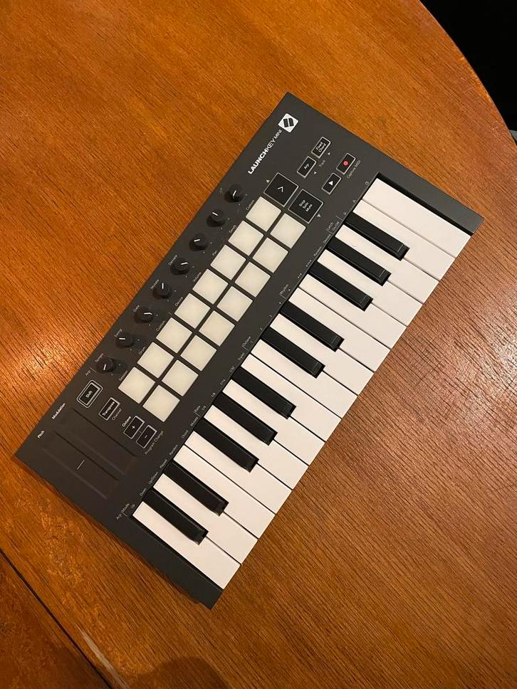 Novation Launchkey Mini - Zo Goed Als Nieuw!, Muziek en Instrumenten, Midi-apparatuur, Zo goed als nieuw, Ophalen of Verzenden