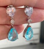 Prachtige oorbellen met lichtblauwe steen, Sieraden, Tassen en Uiterlijk, Oorbellen, Verzenden, Zo goed als nieuw, Blauw, Overige materialen