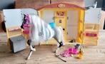 Barbie paardenstal met paard (zadel is met geluid), Kinderen en Baby's, Speelgoed | Poppen, Gebruikt, Ophalen of Verzenden, Barbie