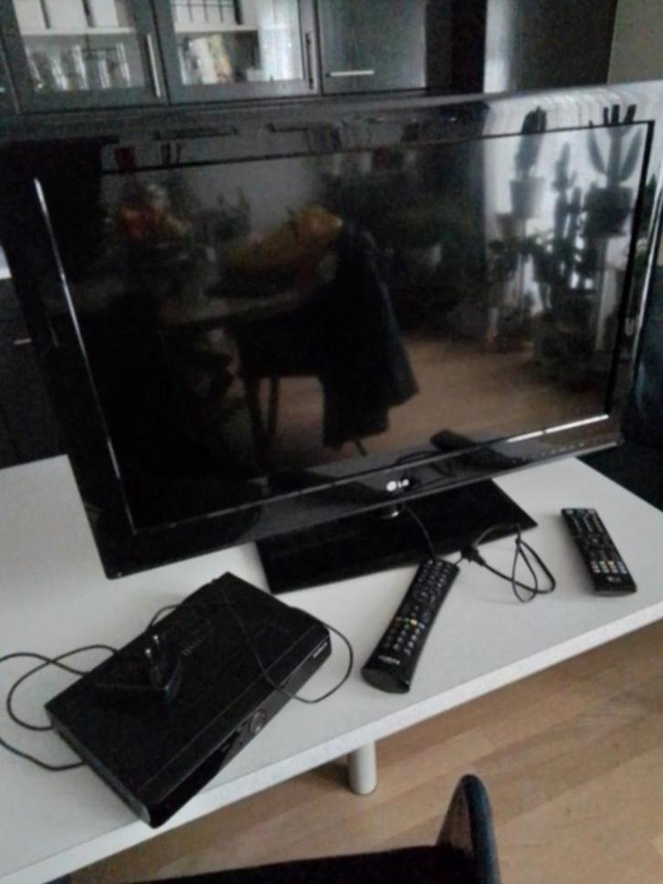 LG TV + Humax Decoder - €50, Audio, Tv en Foto, Televisies, Gebruikt, LED, 80 tot 100 cm, Full HD (1080p), LG, 50 Hz, Ophalen of Verzenden