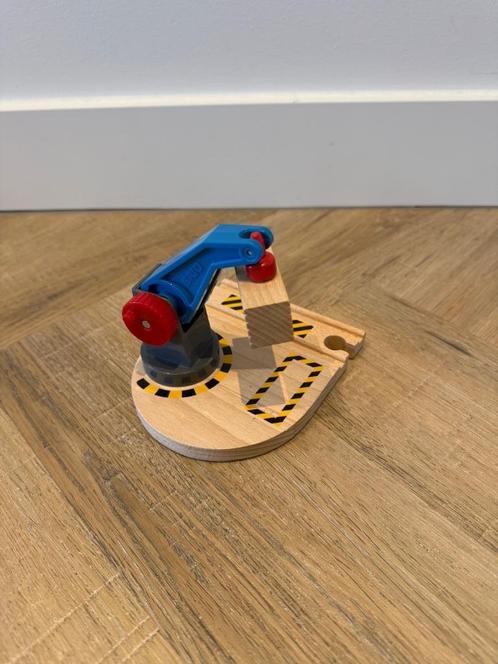 Heel goed blauw Brio houten trein lage hijskraan kraan 33866, Kinderen en Baby's, Speelgoed | Houten speelgoed, Zo goed als nieuw