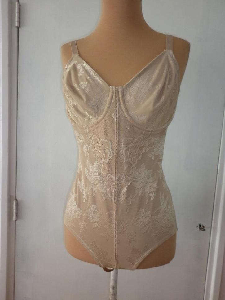 body maat small merk : Flexees, Kleding | Dames, Ondergoed en Lingerie, Body of Korset, Beige, Verzenden