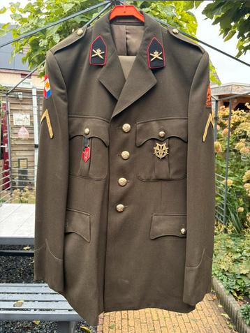 Oud defensie pak beschikbaar voor biedingen