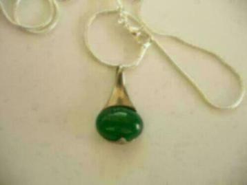 Een Zilveren ketting en Zilveren Groene Chrysopraas Hanger beschikbaar voor biedingen
