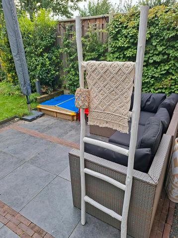 Decoratieve ladder wit beschikbaar voor biedingen