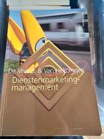 Dienstenmarketingmanagement - De Vries & Van Helsdingen, Ophalen of Verzenden, Gelezen, Economie en Marketing, De Vries jr. & Van Helsdingen