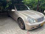 Mercedes-Benz C-Klasse 1.8 C200 Kompr Sedan 2003 NAP APK, Auto's, Achterwielaandrijving, 74 €/maand, Beige, 4 cilinders