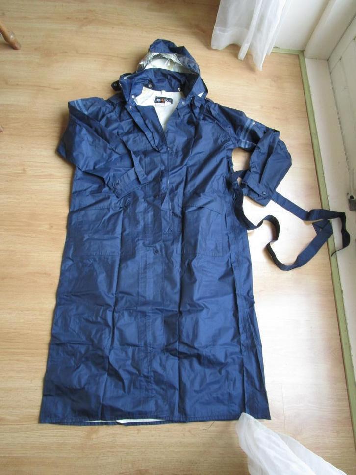 AGU Sport lange regenjas, voering 100% rubber, maat 42, Fietsen en Brommers, Fietsaccessoires | Fietskleding, Gebruikt, Bovenkleding