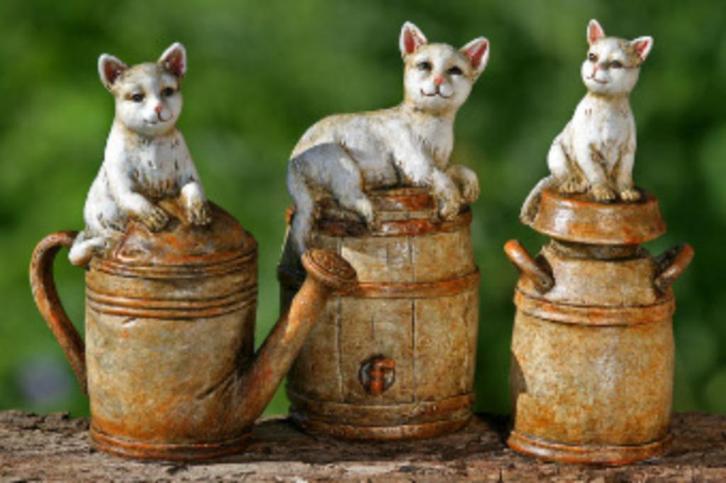 Leuk en origineel beeld Kat, Poes op gieter, ton, melkbus, Verzamelen, Beelden en Beeldjes, Nieuw, Dier, Ophalen of Verzenden