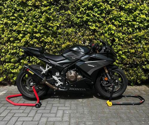 HONDA CBR 500 R 2022 MET AKRAPOVIC EN QUICKSHIFTER - LAGE KM, Motoren, Motoren | Honda, Particulier, Sport, 12 t/m 35 kW, 2 cilinders