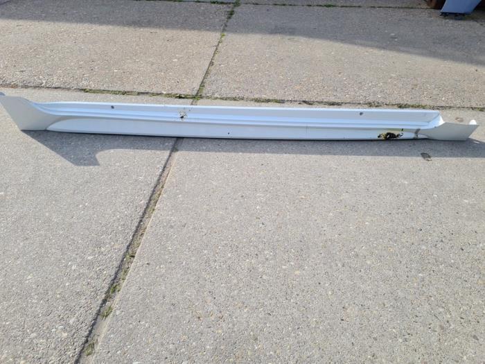 Zijskirt rechts van een Toyota Corolla (040), Auto-onderdelen, Carrosserie en Plaatwerk, Toyota, Gebruikt, 3 maanden garantie