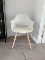 Witte design stoel met houten poten, Huis en Inrichting, Stoelen, Ophalen, Gebruikt, Wit, Eén