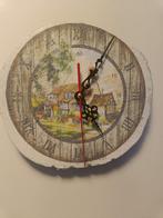 Wandklok rond 20 cm met afbeelding van Engelse Cottage, Huis en Inrichting, Woonaccessoires | Klokken, Ophalen of Verzenden, Nieuw