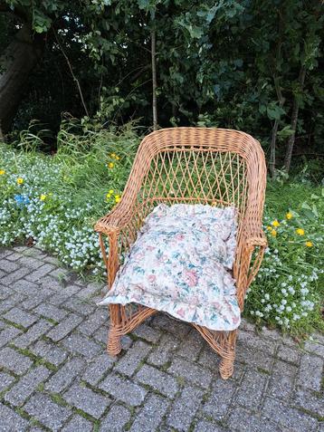 Brocante stoel beschikbaar voor biedingen