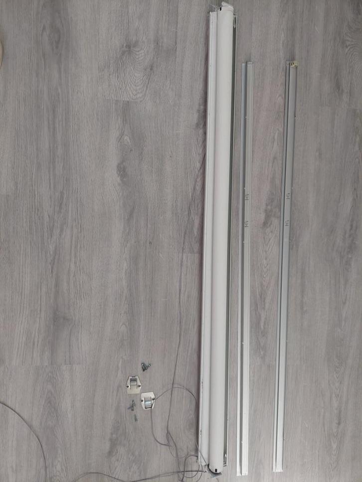 Velux rolgordijn wit/grijs (verduisterend), Huis en Inrichting, Stoffering | Gordijnen en Lamellen, Gebruikt, 100 tot 150 cm, 100 tot 150 cm