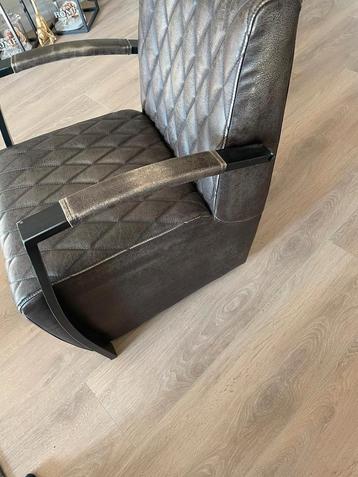 Leuke, nette fauteuils beschikbaar voor biedingen
