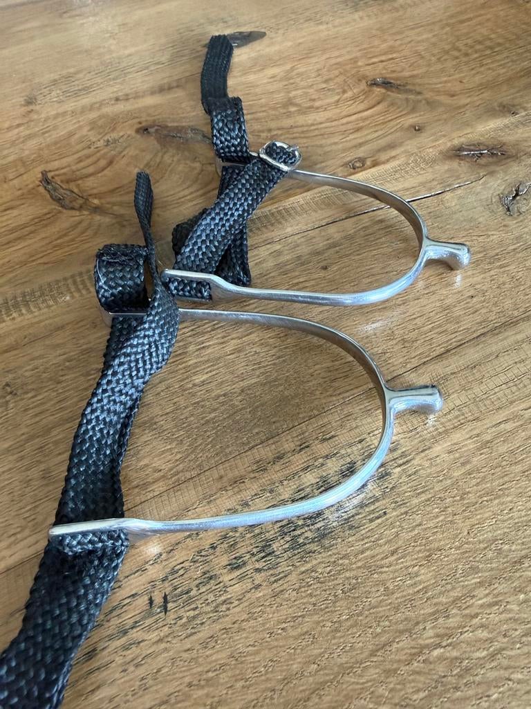 Sporen stomp 1,5cm , breedte 8cm in goede staat, Dieren en Toebehoren, Ophalen of Verzenden, Zo goed als nieuw