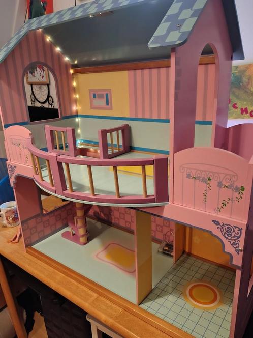 Groote Barbiehuis met inboedel, Kinderen en Baby's, Speelgoed | Poppenhuizen, Gebruikt, Poppenhuis, Ophalen