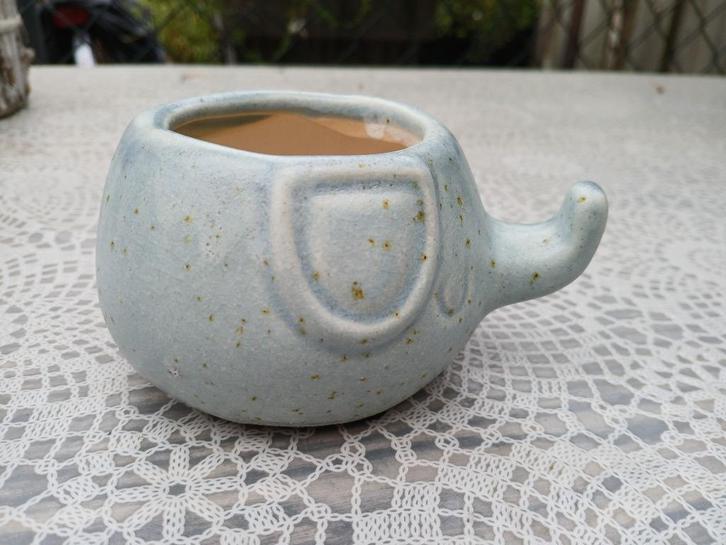 bloempotje olifantje keramiek, Tuin en Terras, Bloempotten, Zo goed als nieuw, Aardewerk, Binnen, Minder dan 40 cm, Minder dan 25 cm