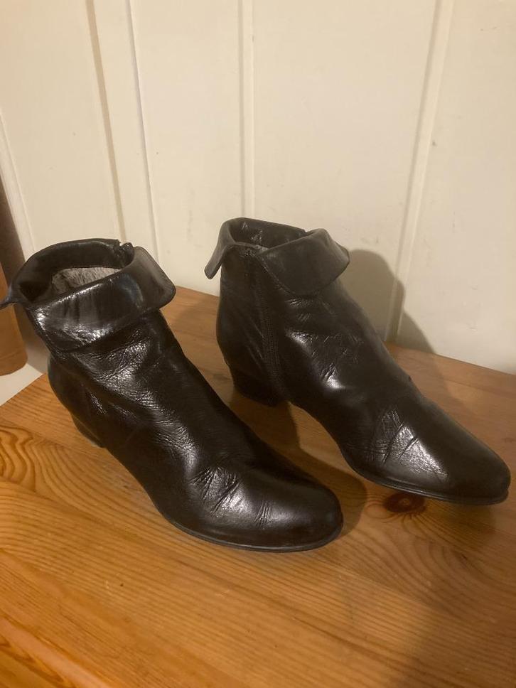 Elegante zwarte lage zacht leren laarsjes van Everybody, 37, Kleding | Dames, Schoenen, Zo goed als nieuw, Lage of Enkellaarzen