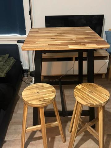 Stijlvolle Acacia Bar Tafel - 74x74x102 cm. 2 krukken beschikbaar voor biedingen