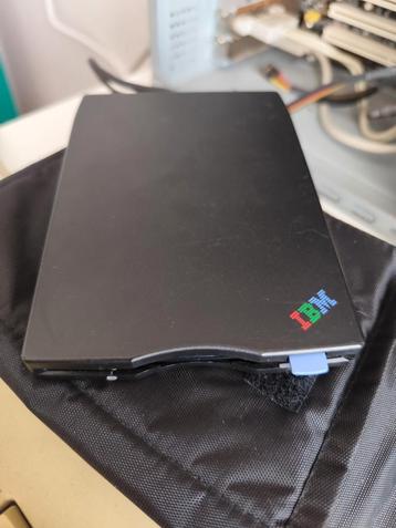 IBM externe floppy drive USB. Getest en werkend beschikbaar voor biedingen