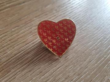 Rood rode hartje hart button beschikbaar voor biedingen