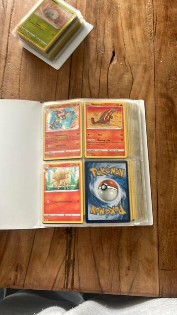 2 mappen vol pokemon kaarten beschikbaar voor biedingen