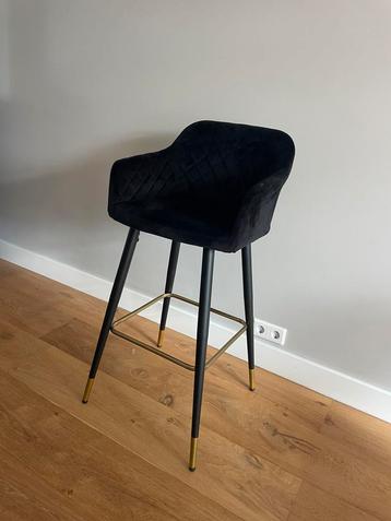 3 zwarte velvet barstoelen beschikbaar voor biedingen