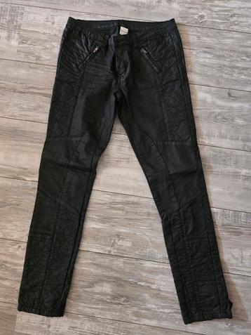 Zwarte broek met sierstiksels vila maat m beschikbaar voor biedingen