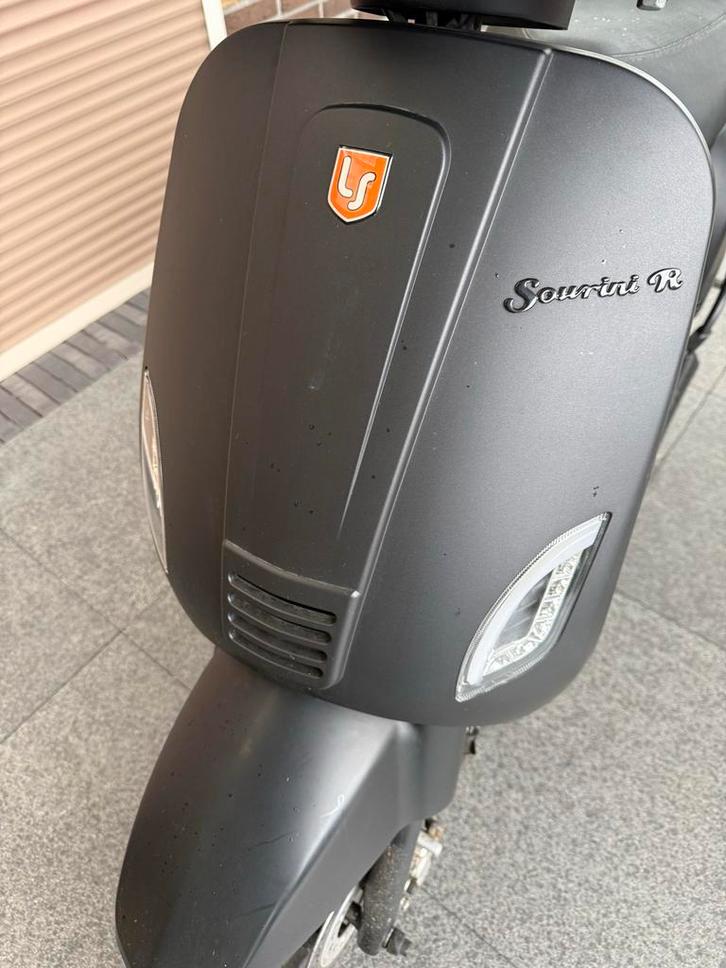 Zwarte scooter la Souris, Fietsen en Brommers, Snorfietsen en Snorscooters, Gebruikt, Overige merken, Benzine, Ophalen of Verzenden