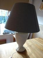 mooie schemerlamp, witte voet en grijze kap, Ophalen, Gebruikt, Overige materialen, 50 tot 75 cm