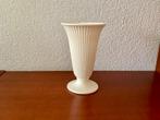 Sint houdt van deze elegante vaas van Wedgwood: Edme 20 cm, Huis en Inrichting, Woonaccessoires | Vazen, Overige kleuren, Aardewerk of Porselein