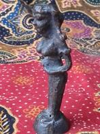 Mooi antiek brons beeldje uit India van een Devi 6,9 cm., Ophalen of Verzenden