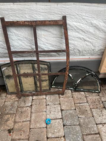 Oude Stalraampjes met Glas in Lood beschikbaar voor biedingen