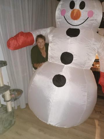 Grote Opblaasbare Sneeuwpop beschikbaar voor biedingen