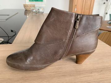 Bruine Clarks enkellaarsjes maat 40 beschikbaar voor biedingen