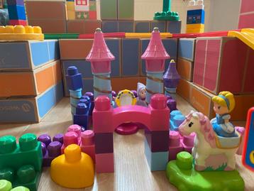 Kasteel assepoester “nep” duplo 3 poppetjes, paard en meer beschikbaar voor biedingen