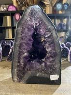Amethist geode (81) van 16,85 kg, diep paars van kleur, Verzamelen, Mineralen en Fossielen, Ophalen of Verzenden, Mineraal